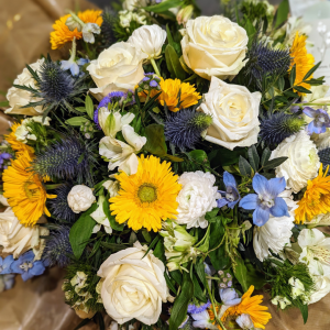 Bouquet rond blanc jaune bleu