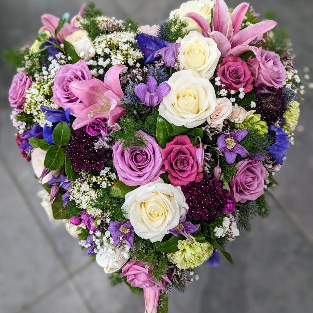 Cœur de fleurs Violet Blanc