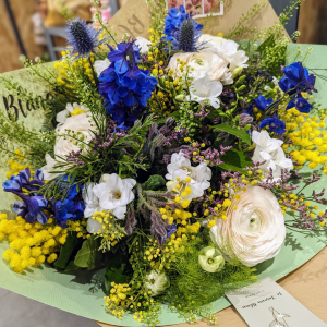 Bouquet blanc bleu et jaune