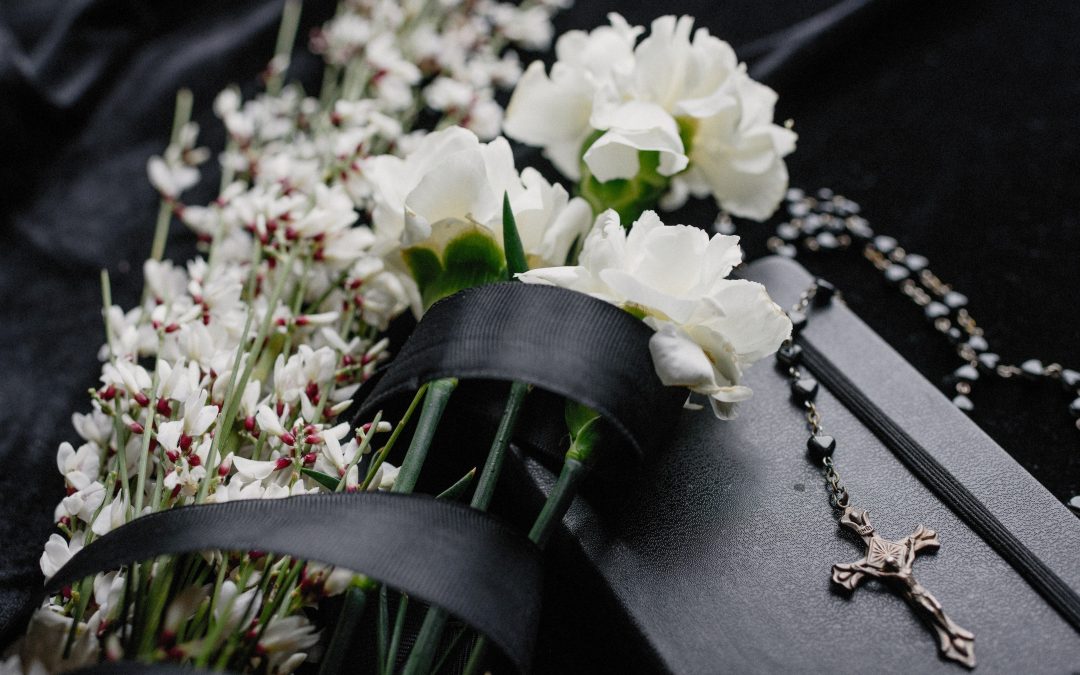 Choisir des fleurs pour un deuil, les conseils de Jasmin Blanc