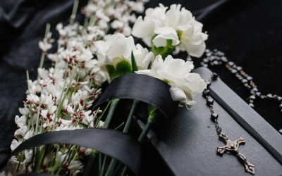 Choisir des fleurs pour un deuil, les conseils de Jasmin Blanc
